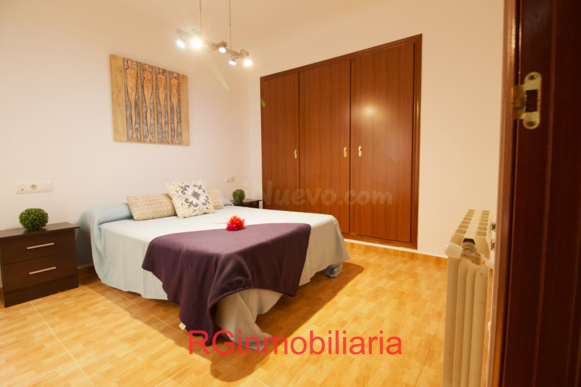 Apartamento 2 habitaciones, patio, trastero y zona aparcamie - foto 3