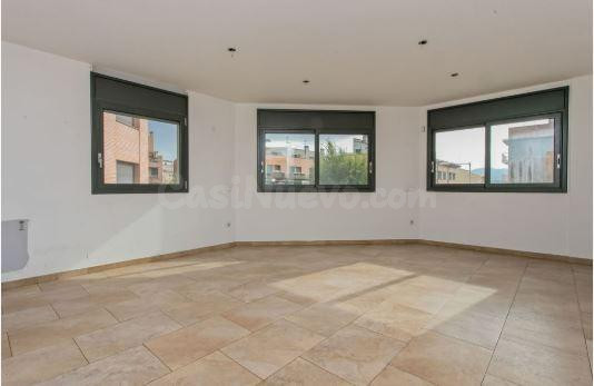 Llum, confort i excel·lent connexió: el teu nou habitatge a  - foto 2