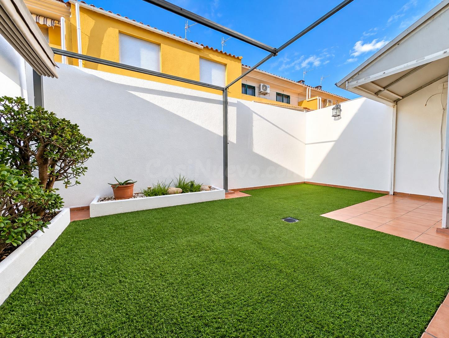 ESPECTACULAR ADOSADO EN URBANIZACIÓN EL SALITRE – LIBRILLA