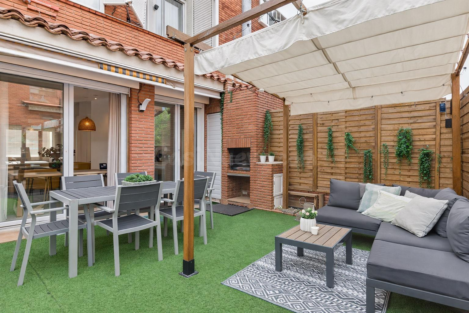 PREMIÀ DE DALT · UNA CASA i UN RACÓ PER GAUDIR