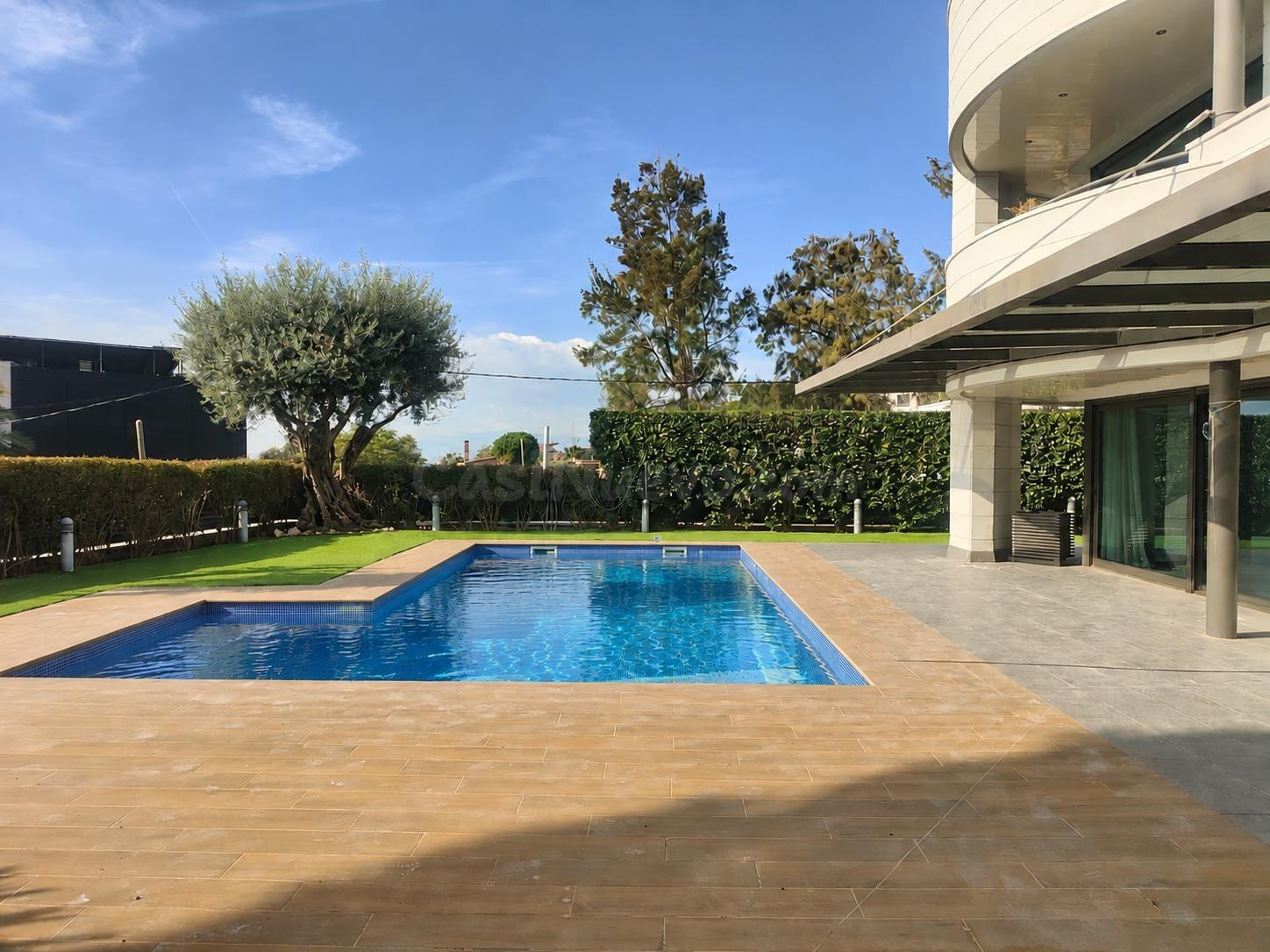 Exclusiva villa de lujo en Ciutat Diagonal, Esplugues de Llobregat, con vistas panorámicas a Barcelona y al mar