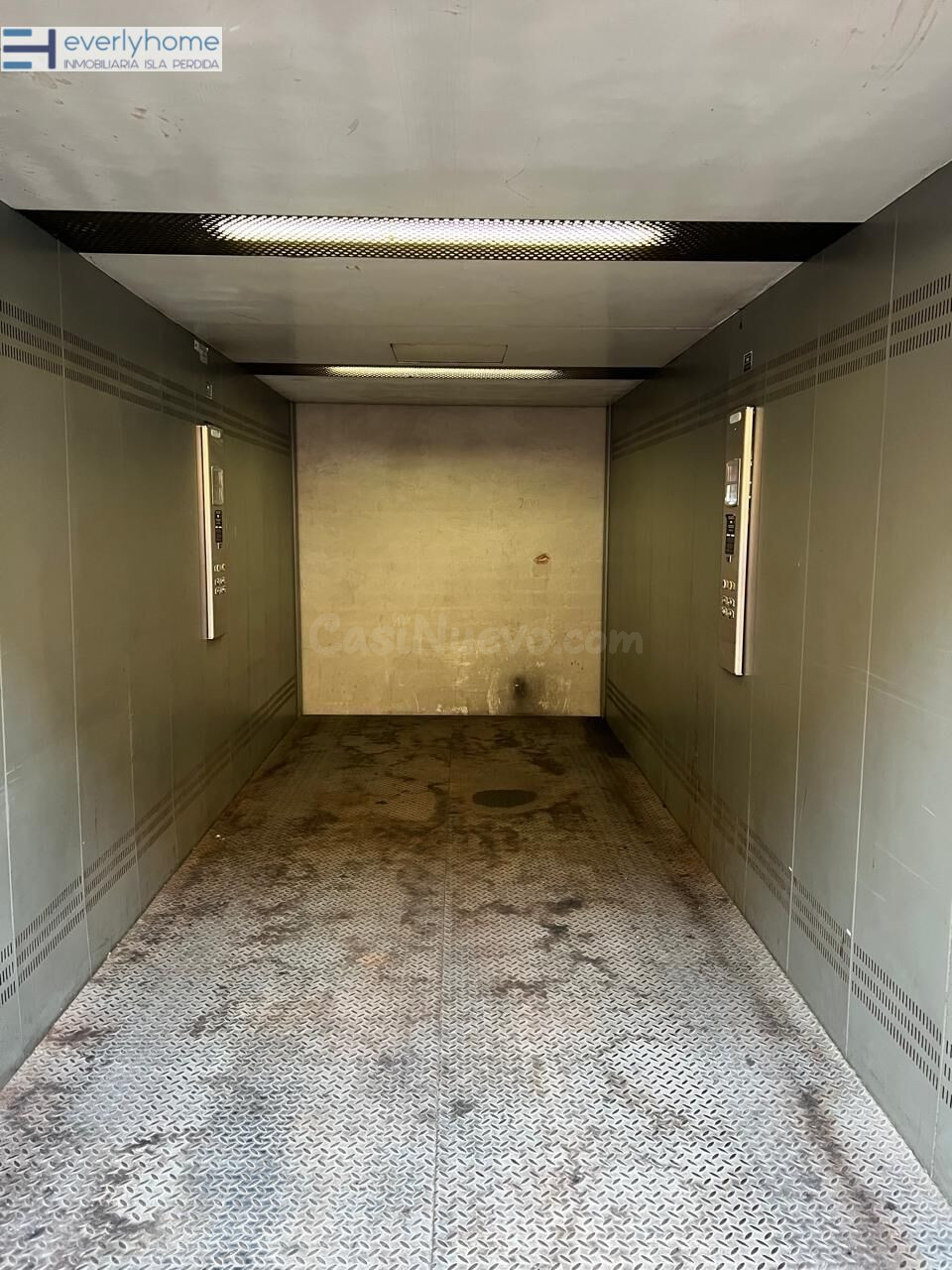 SE VENDE AMPLIA PLAZA DE GARAJE - AYORA - foto 2