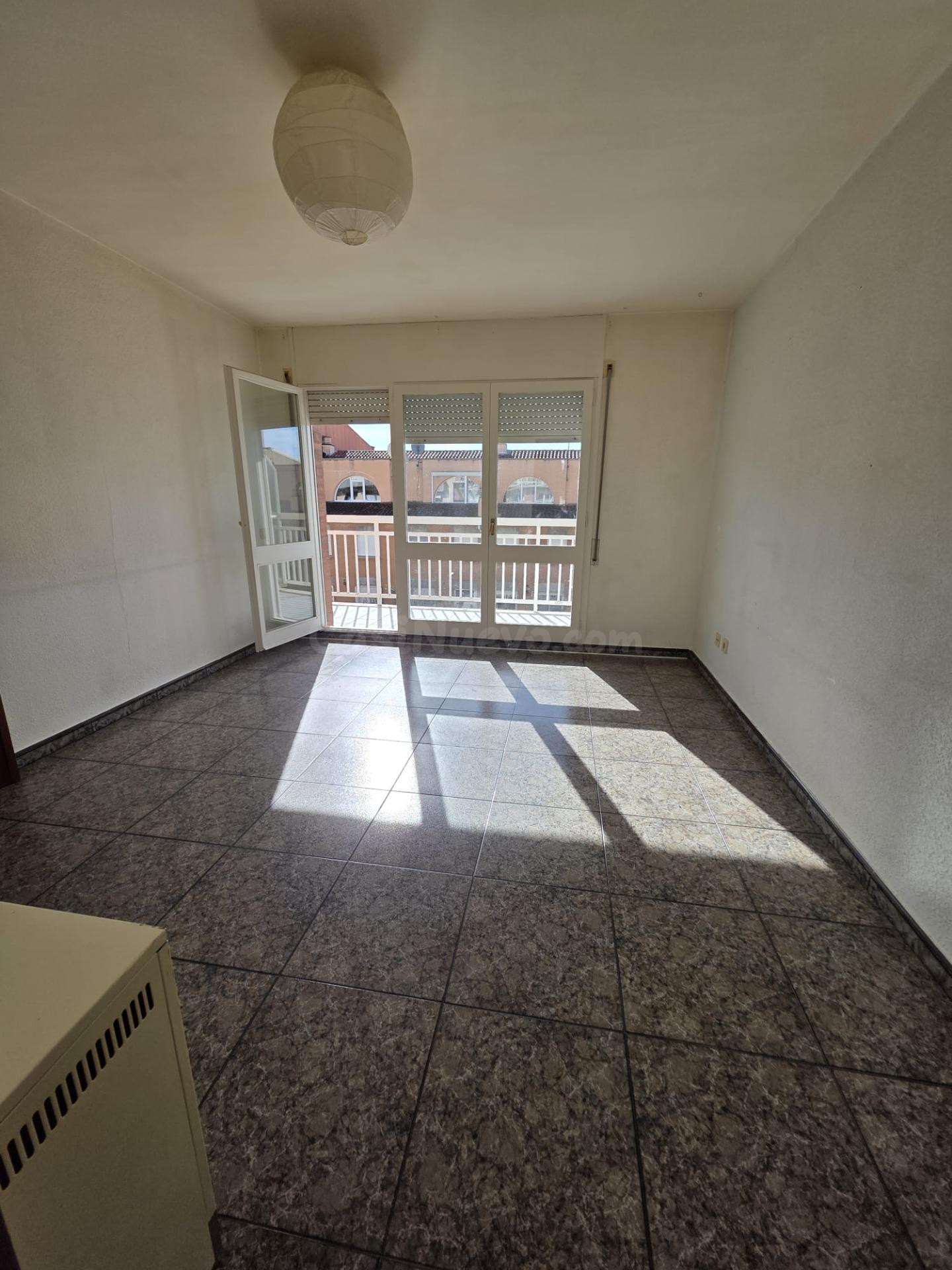 VENTA PISO EN IGUALADA ZONA POBLE SEC CON JARDÍN COMUNITARIO - foto 2