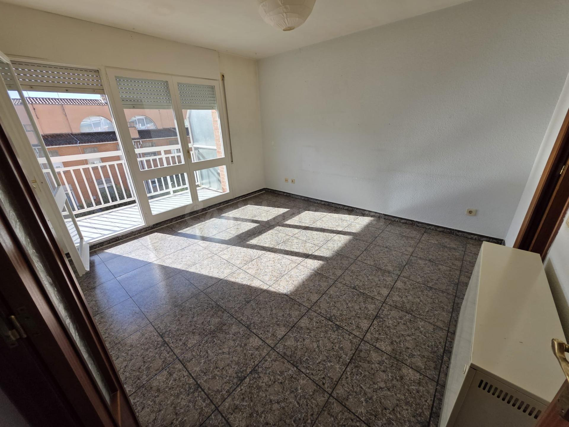 VENTA PISO EN IGUALADA ZONA POBLE SEC CON JARDÍN COMUNITARIO - foto 5