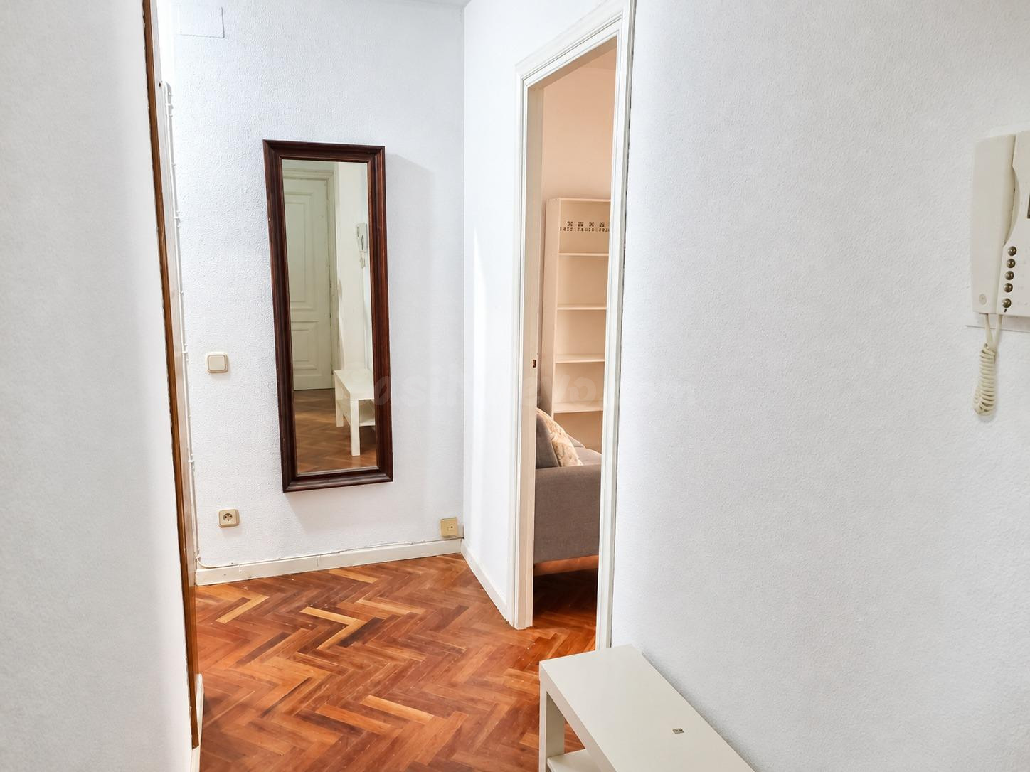 Luminoso piso con dos terrazas para reformar en Andrés Mellado, en excelente finca con portero y ascensor - foto 4
