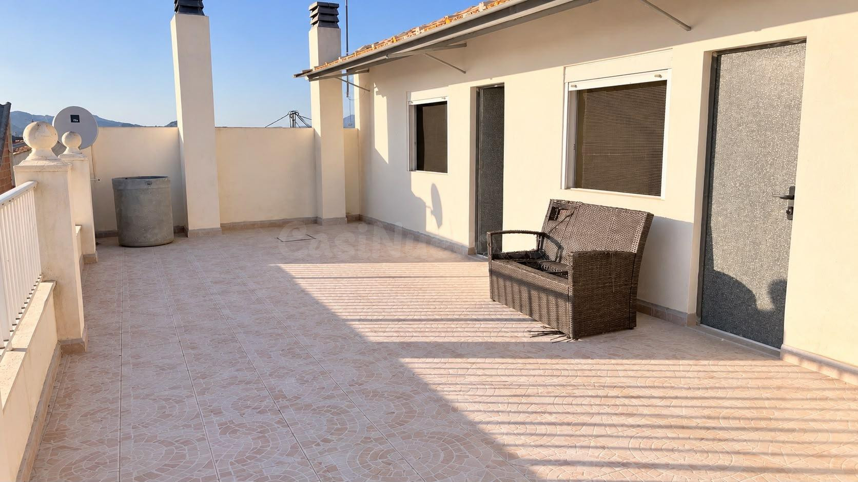 CASA DE DOS PLANTAS 5 DORMITORIOS 2 COCINAS GARAJE TERRAZA Y BUHARDILLA