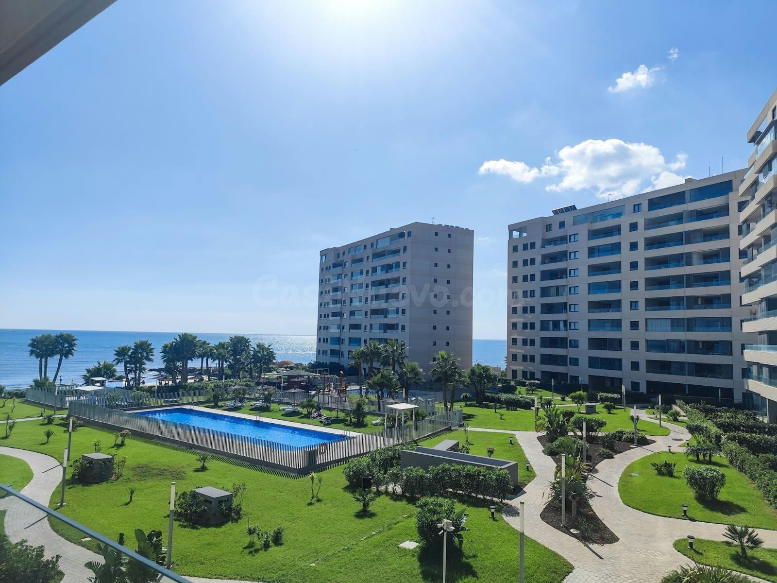 APARTAMENTO A ESTRENAR EN PRIMERA LINEA Y CON VISTAS AL MAR  EN RESIDENCIAL POSIDONIA
