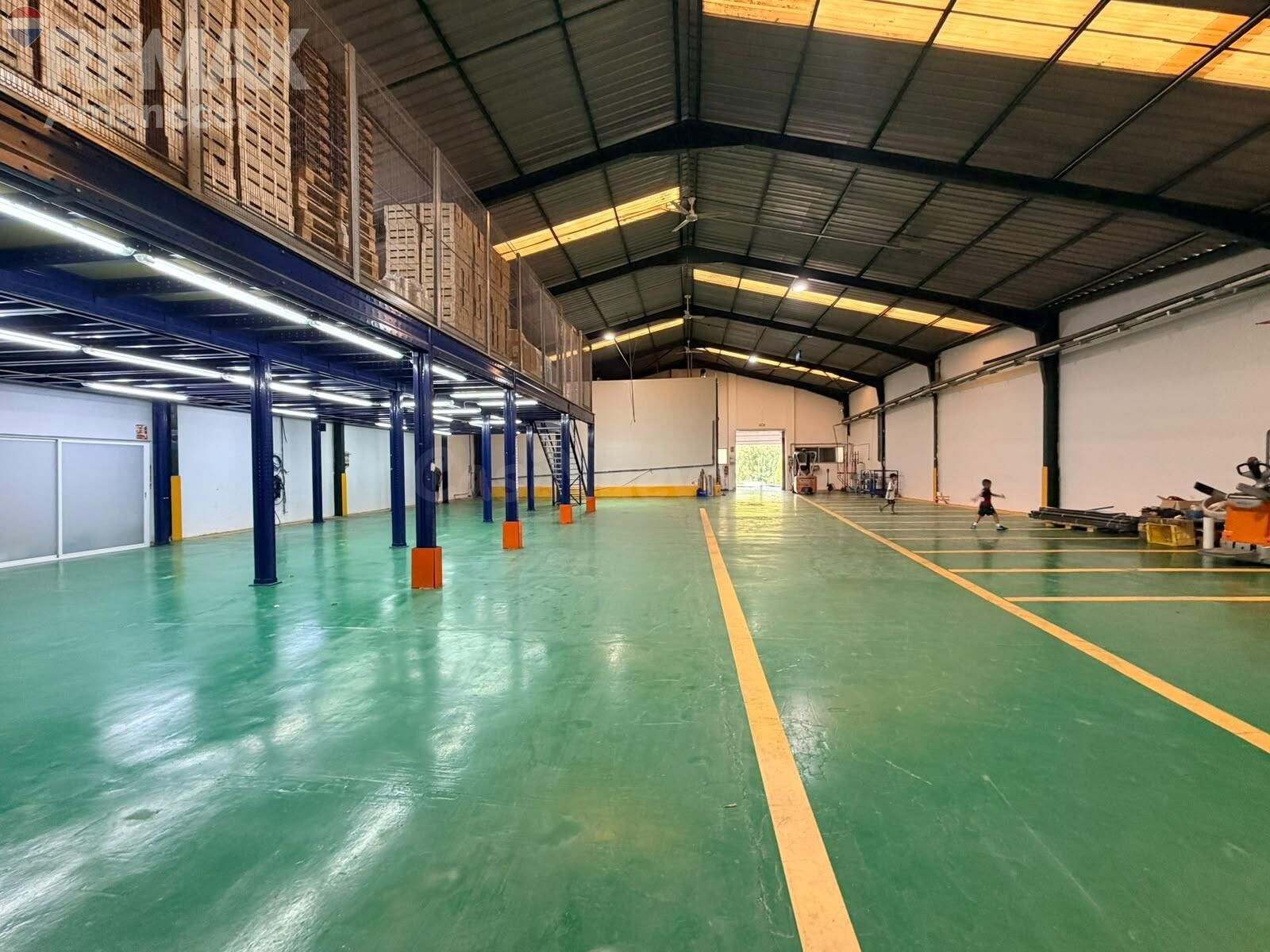 NAVE INDUSTRIAL AGROALIMENTARIA EQUIPADA CON CÁMARAS FRIGORÍFICAS Y FOTOVOLTAICA