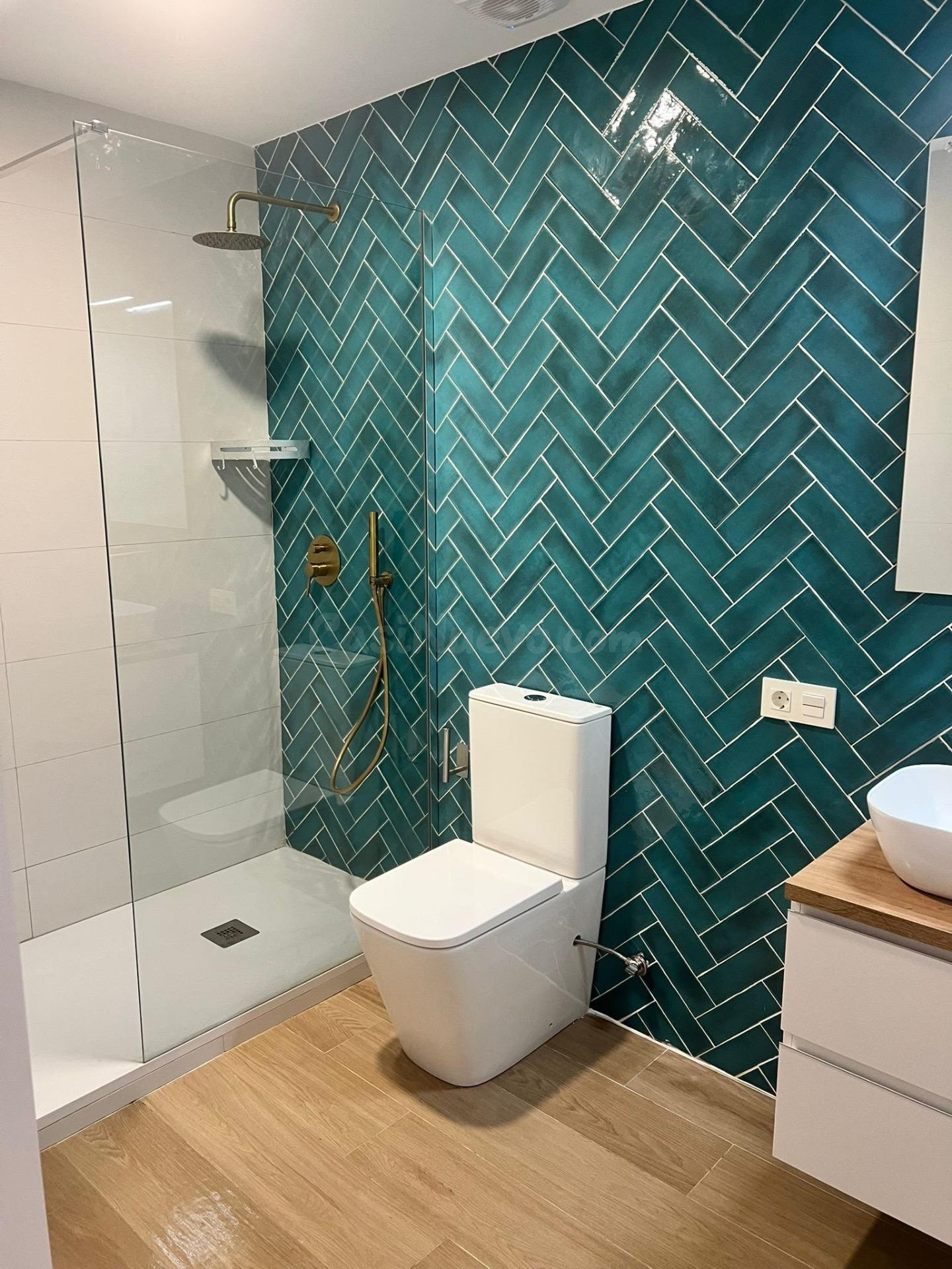 ✨ ESTUDIO EN PISO COMPARTIDO –950€- DISPONIBLE 1 DE NOVIEMBRE PAREJAS O INDIVIDUAL – AVDA. CARLOS HAYA ✨ - foto 2
