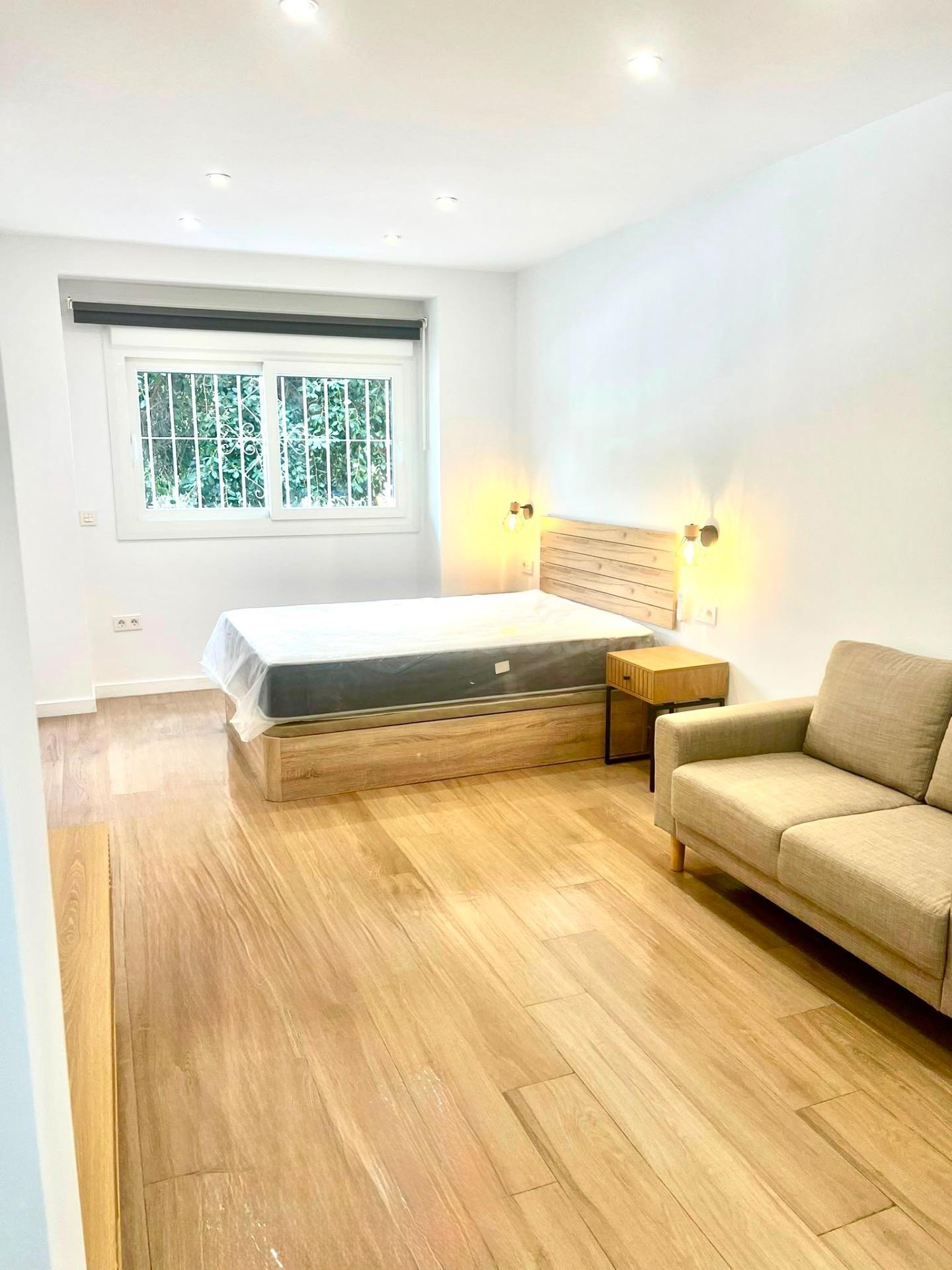 ✨ ESTUDIO EN PISO COMPARTIDO –950€- DISPONIBLE 1 DE NOVIEMBRE PAREJAS O INDIVIDUAL – AVDA. CARLOS HAYA ✨ - foto 3