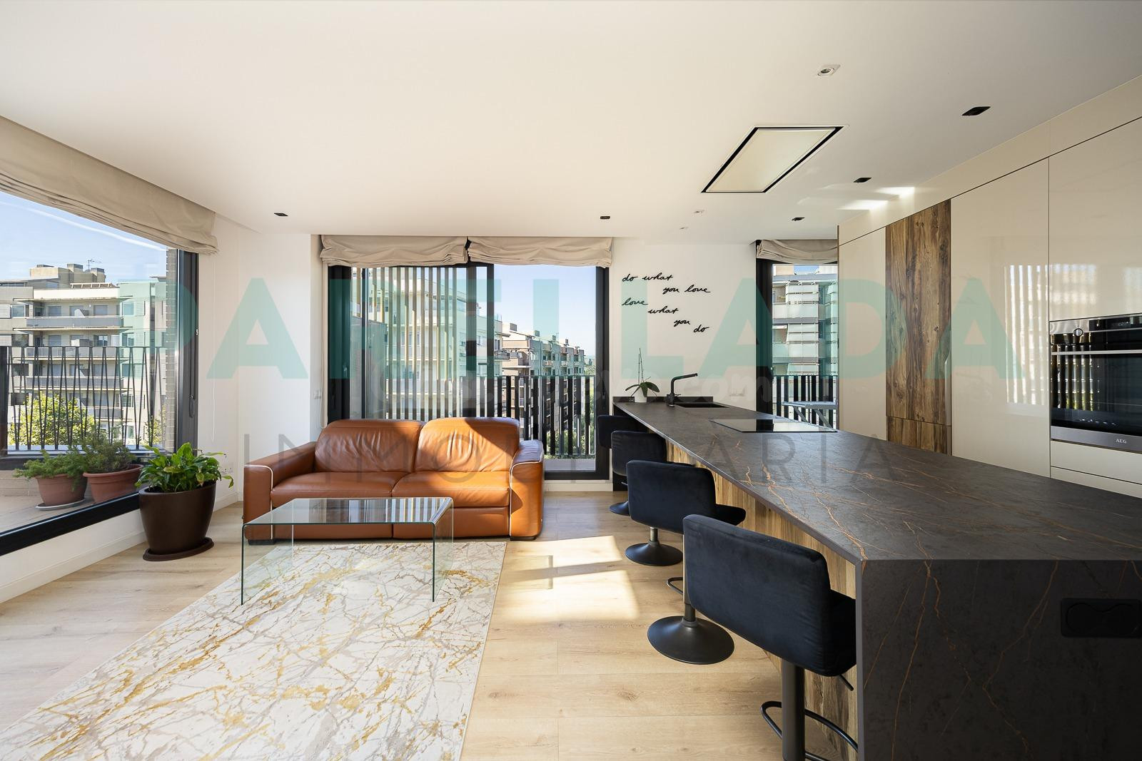 Precioso Ático de obra seminueva  con 2 plazas de aparcamiento y 2 trasteros incluidos