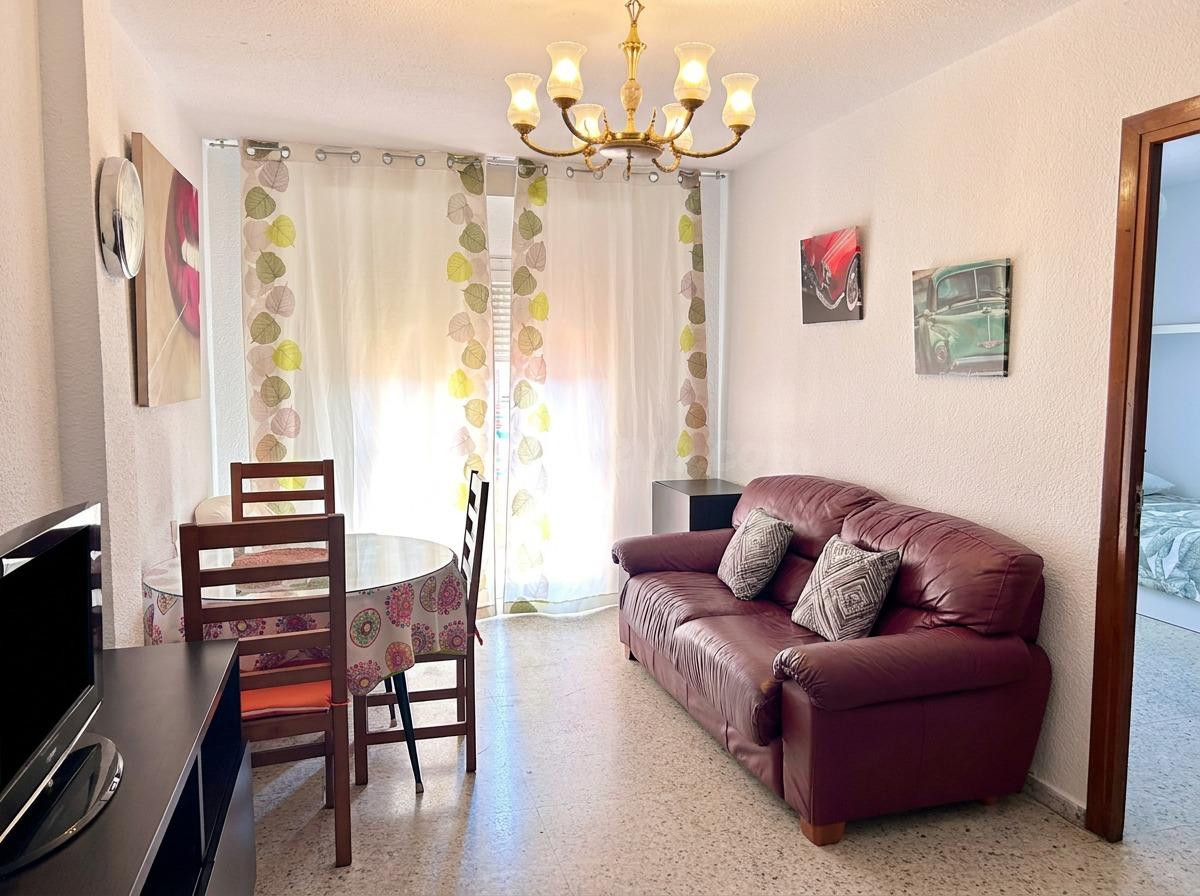 Ático Reformado para Estudiantes con Gran Terraza en Fuentenueva | Ref: DLR00288