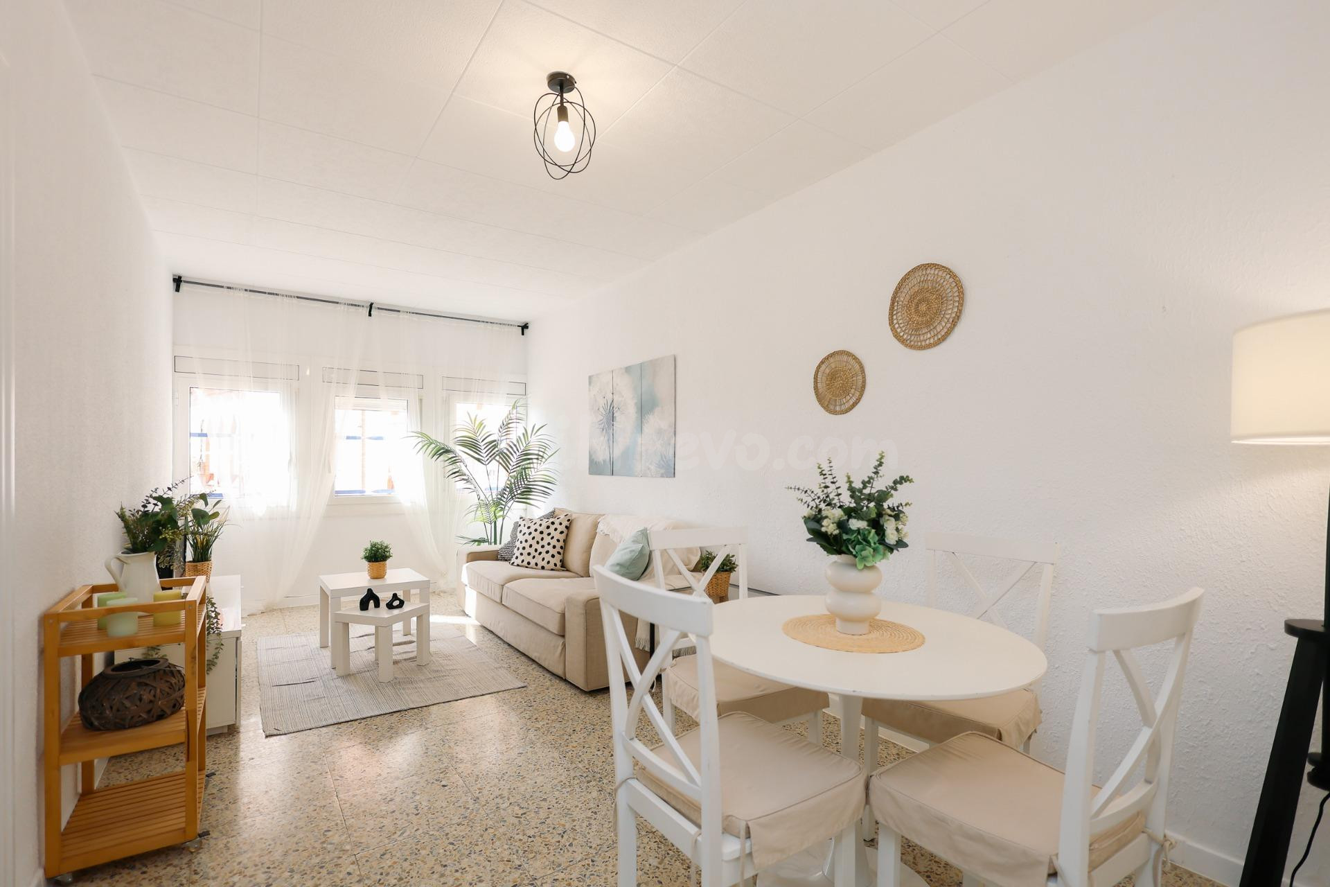 Piso en Venta en La Marina del Port - Oportunidad Única por €249,000
