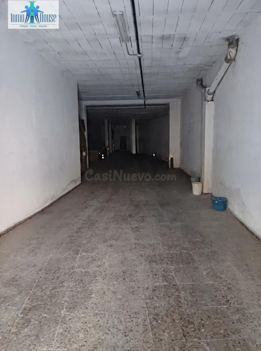 Amplio Local Comercial en el Corazón de Albacete - Ideal para Inversión
