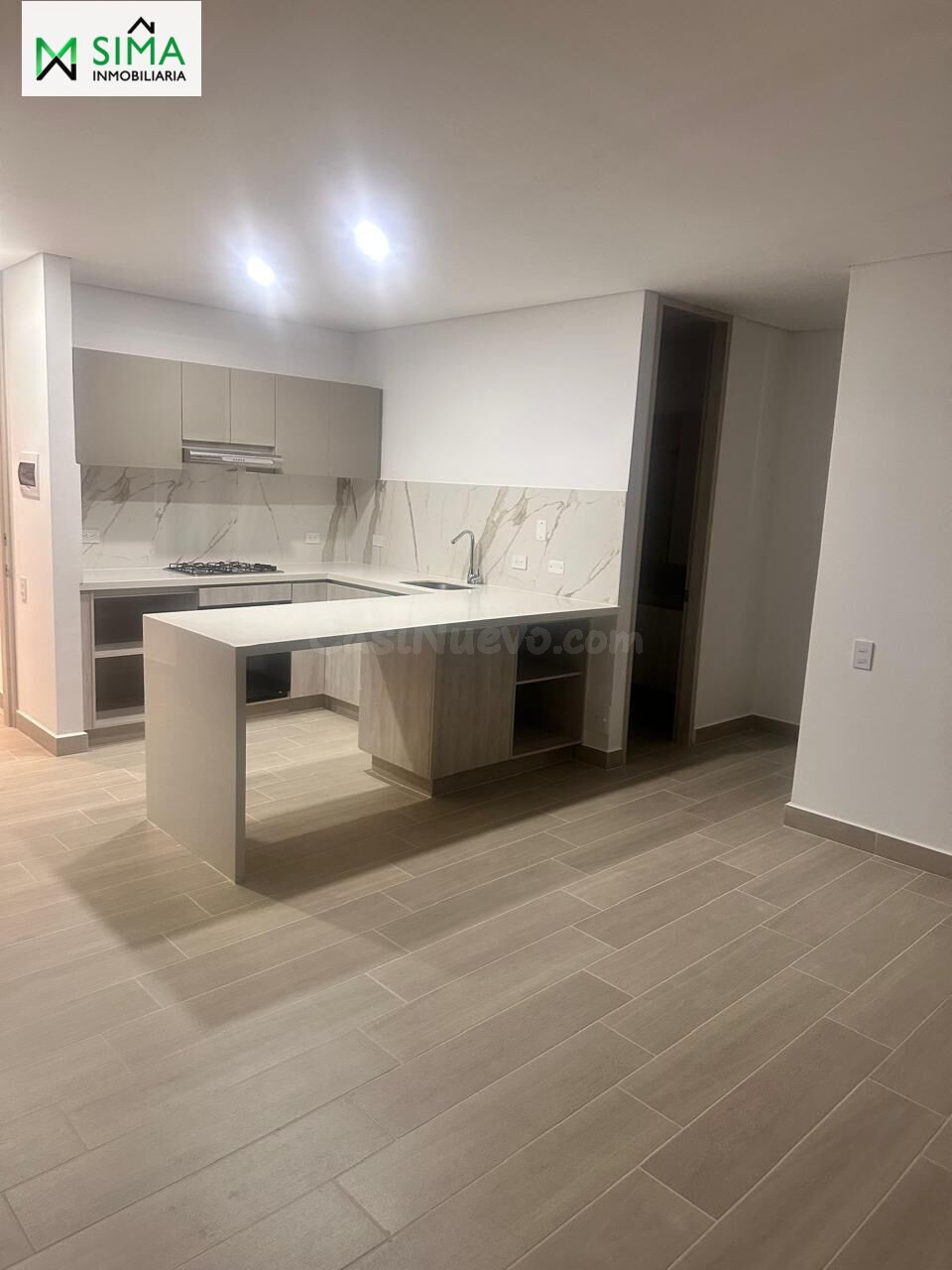 Vive en Serena del Mar: apartamento de 2 habitaciones con balcón