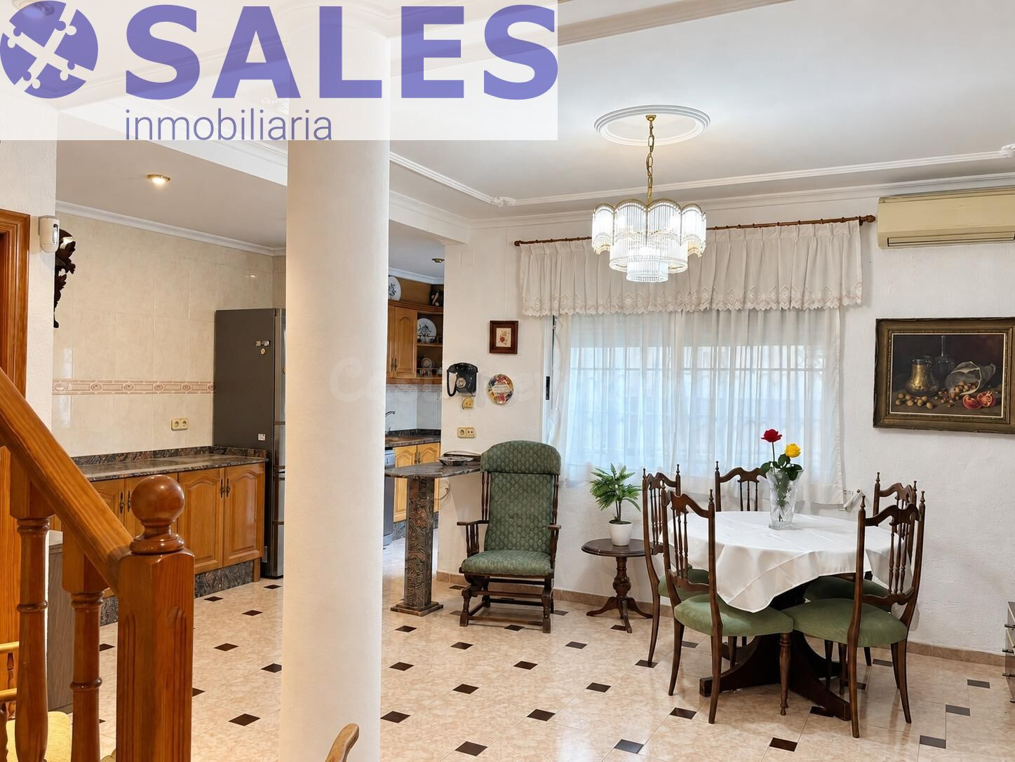 CASA ADOSADA CON TERRAZAS, PATIO Y BUHARDILLA EN AYORA