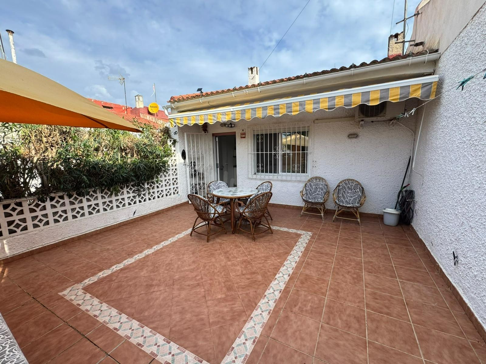 TORRETA 2, BUNGALOW BAJO,SIN VECINOS,ESQUINA 2 HABS,DOS JARDINES AMPLIOS 129.900€