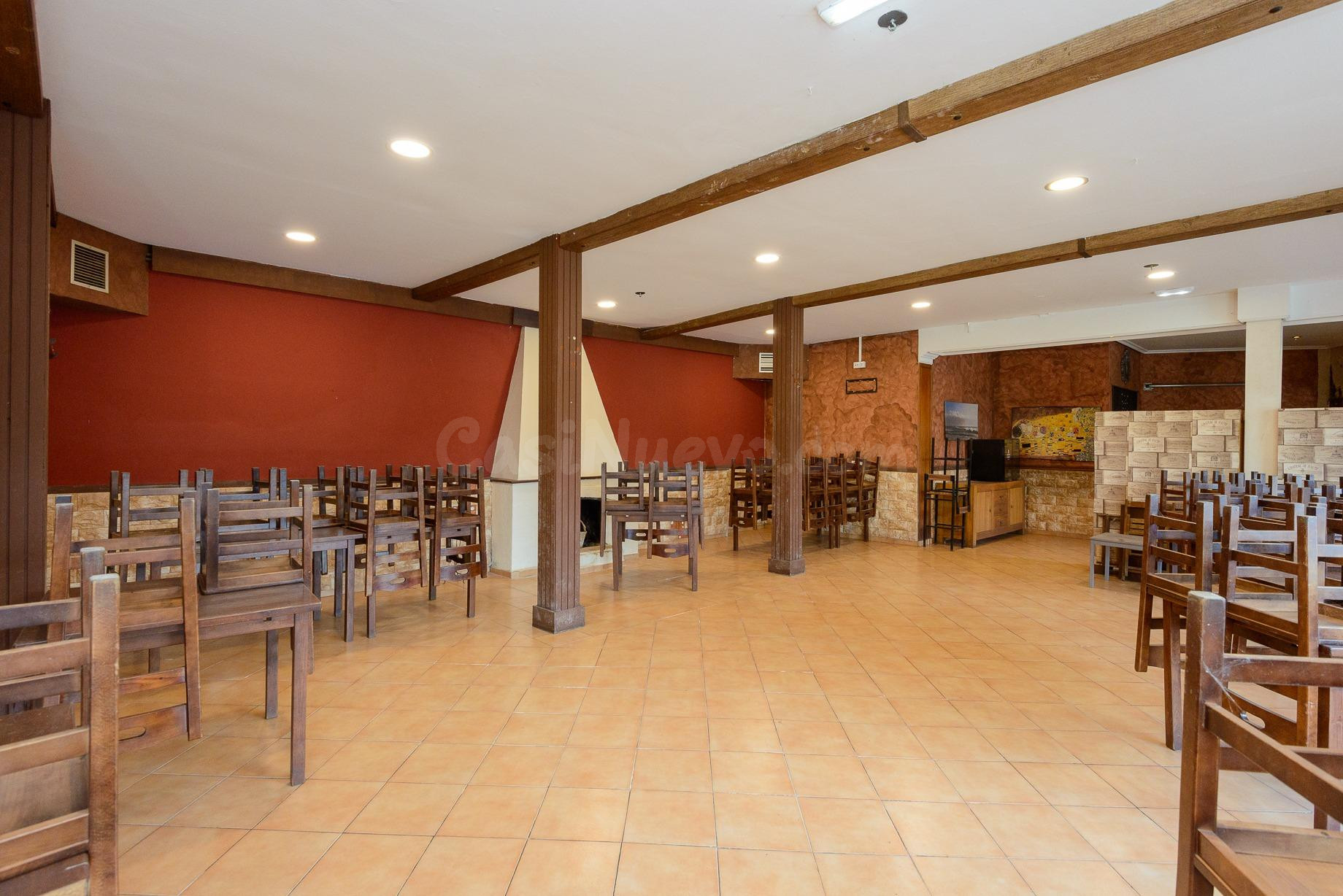 CASA TRADICIONAL CON TRES VIVIENDAS Y ANTIGUO LOCAL HOSTELER - foto 5