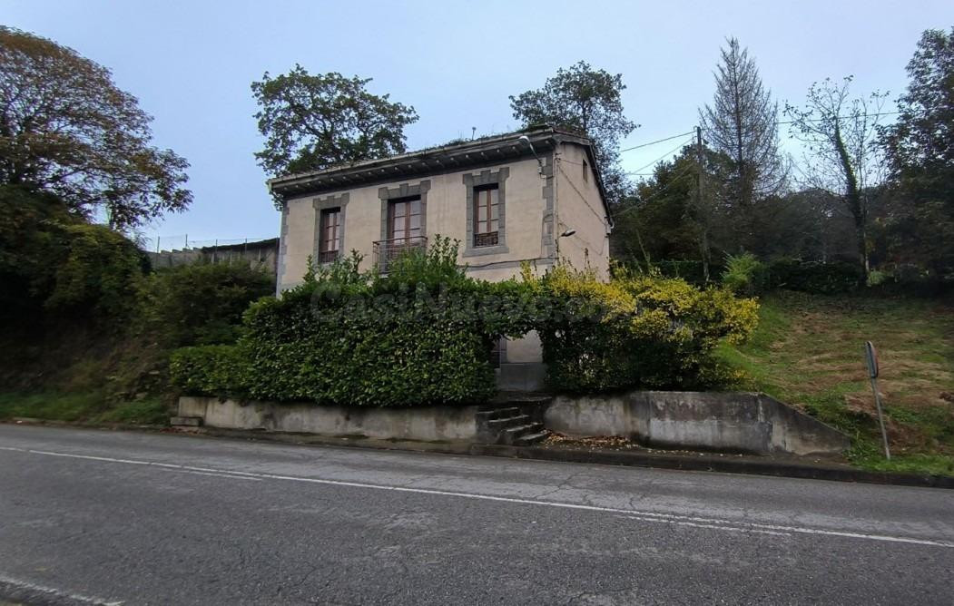 CASA CON ENCANTO DE 1933 PARA REHABILITAR, FINCA CERRADA Y POZO DE MANANTIAL | VALDESOTO, SIERO