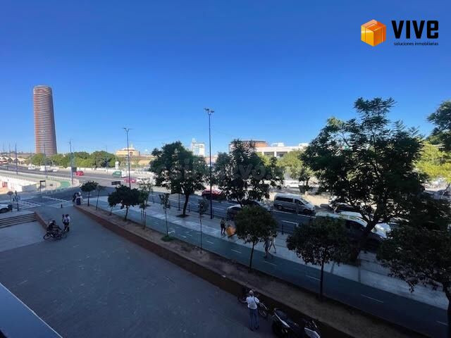 ALQUILER DE PISO FRENTE A PLAZA DE ARMAS, EN SEVILLA