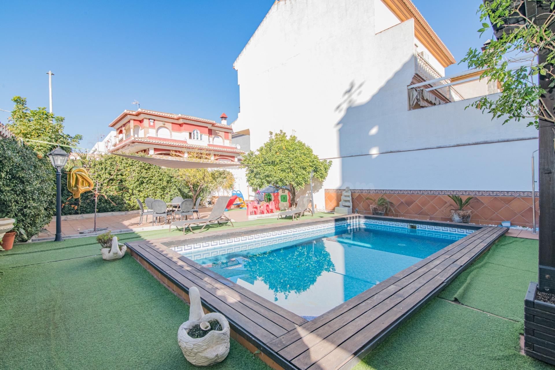 Encantador chalet ubicado en la mejor zona de Maracena, con Barbacoa y Piscina