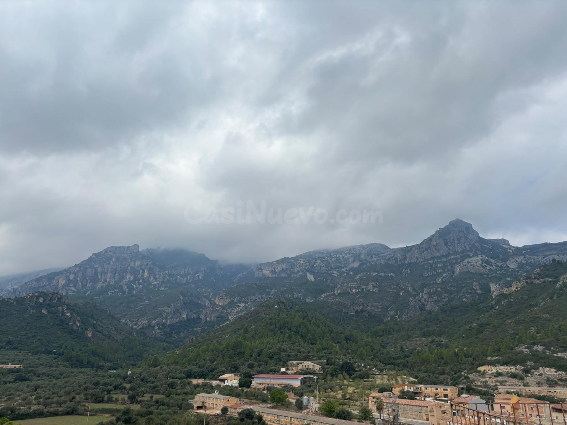 Casa de pueblo con gran potencial y espectacular terraza en Alfara de Carles