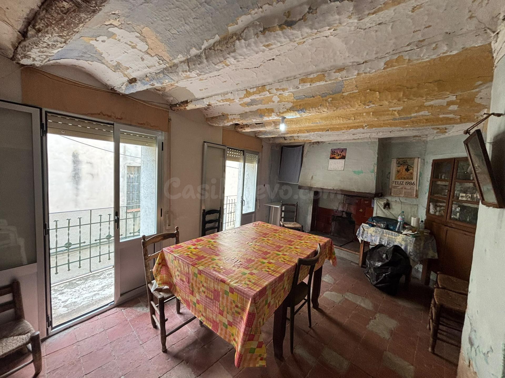 Casa de pueblo con gran potencial y espectacular terraza en Alfara de Carles - foto 2