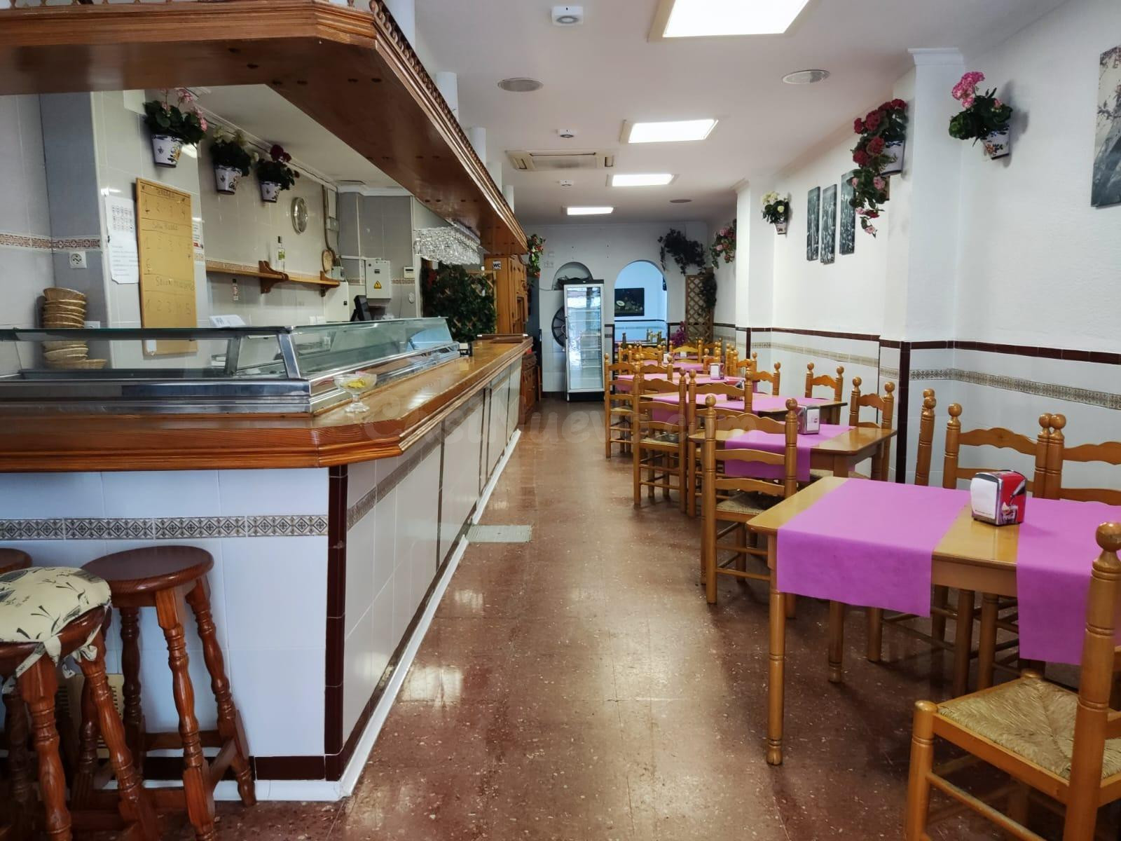 LISTO PARA ABRIR: LICENCIA DE RESTAURANTE ACTIVA, COCINA INDUSTRIAL Y SALIDA DE HUMOS.