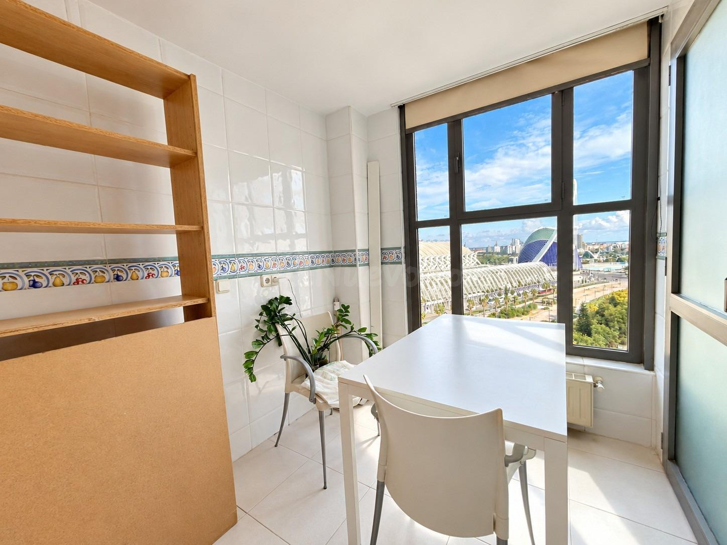 Piso de 3 habitaciones con piscina y garaje junto a Ciudad de las Artes