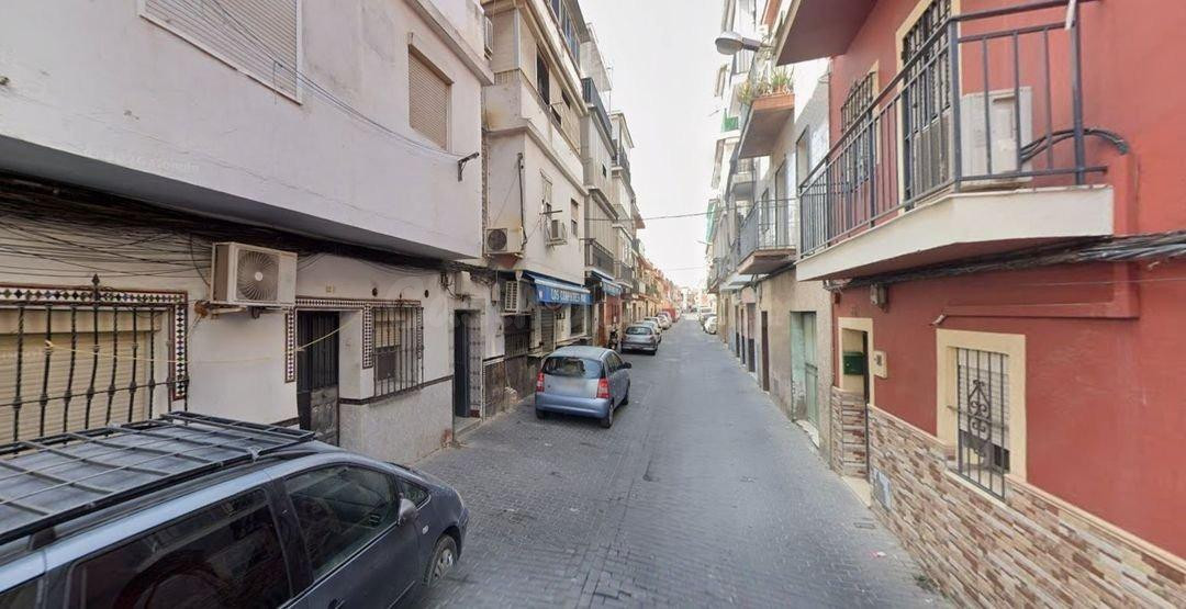 SE VENDE PISO OKUPADO en Calle RICARDO PALMA Nº 80 Sevilla (Sevilla)