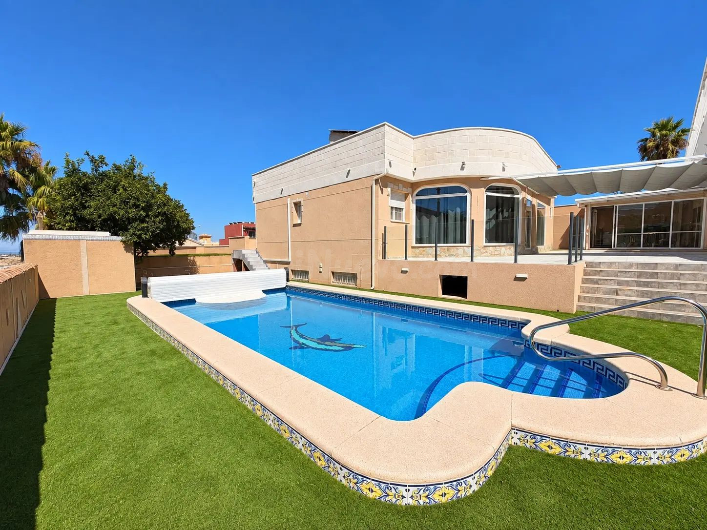 Villa 6 habitaciones 1m² en venta - Pueblo 4