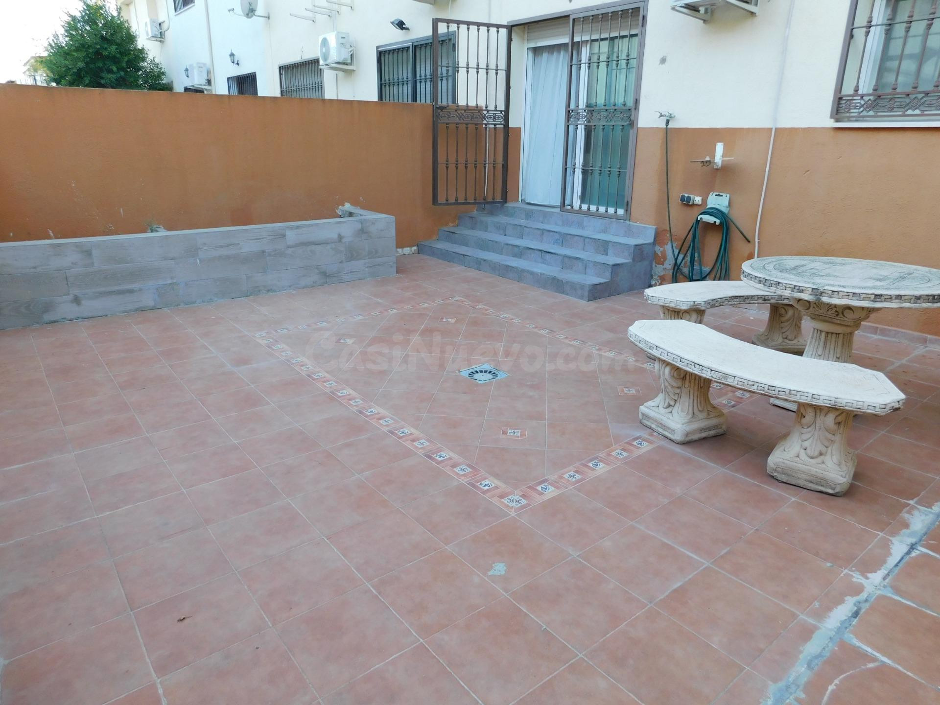 Chalet Adosado en Yuncler 3 Plantas para entrar a vivir - foto 2