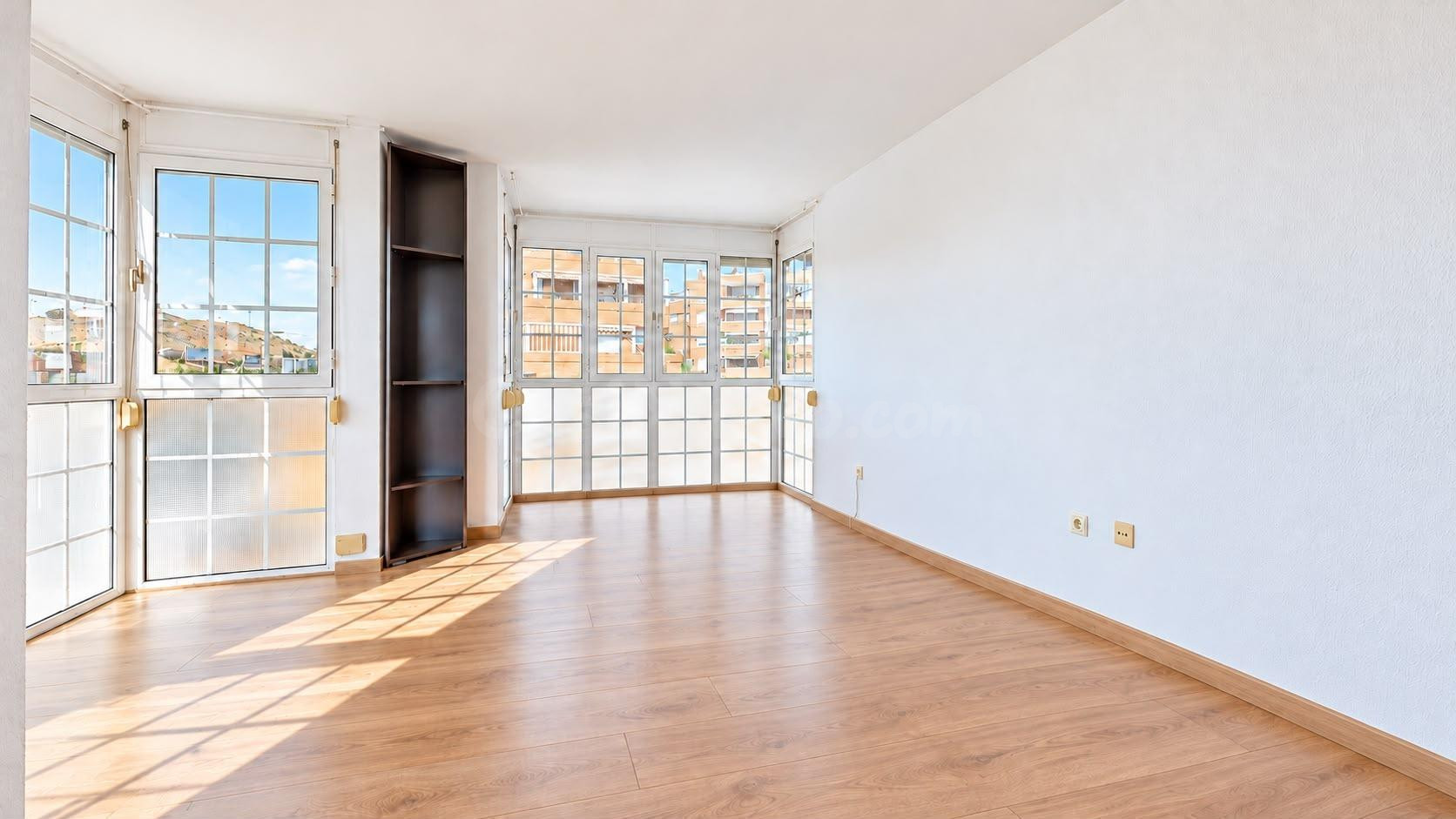 Oportunidad Única en Villablanca: Piso de Tres Dormitorios con garaje y muchísima luz