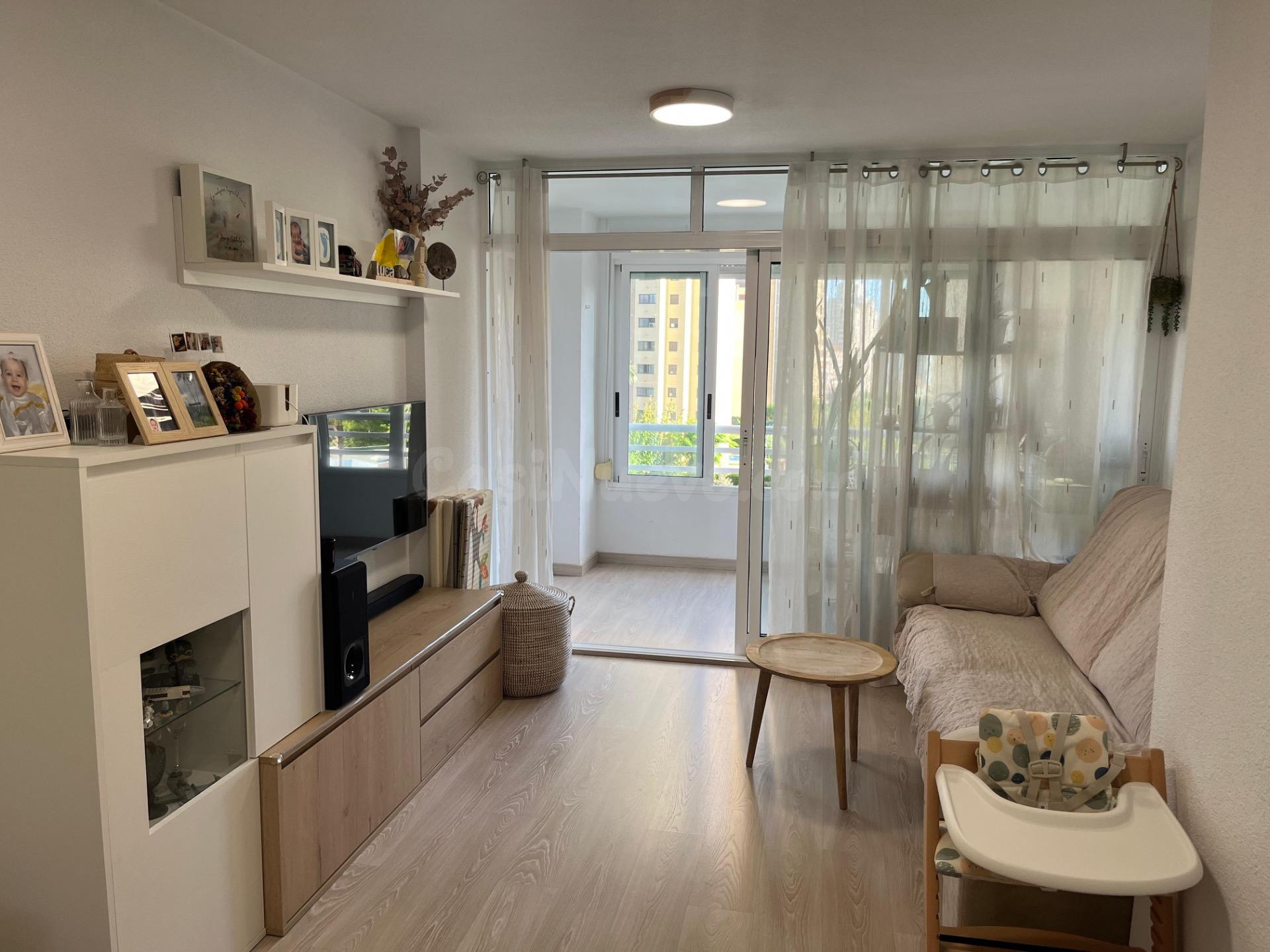 PISO REFORMADO CON DOS DORMITORIOS, PISCINA Y PARKING PROPIO EN ZONA JUZGADOS, BENIDORM