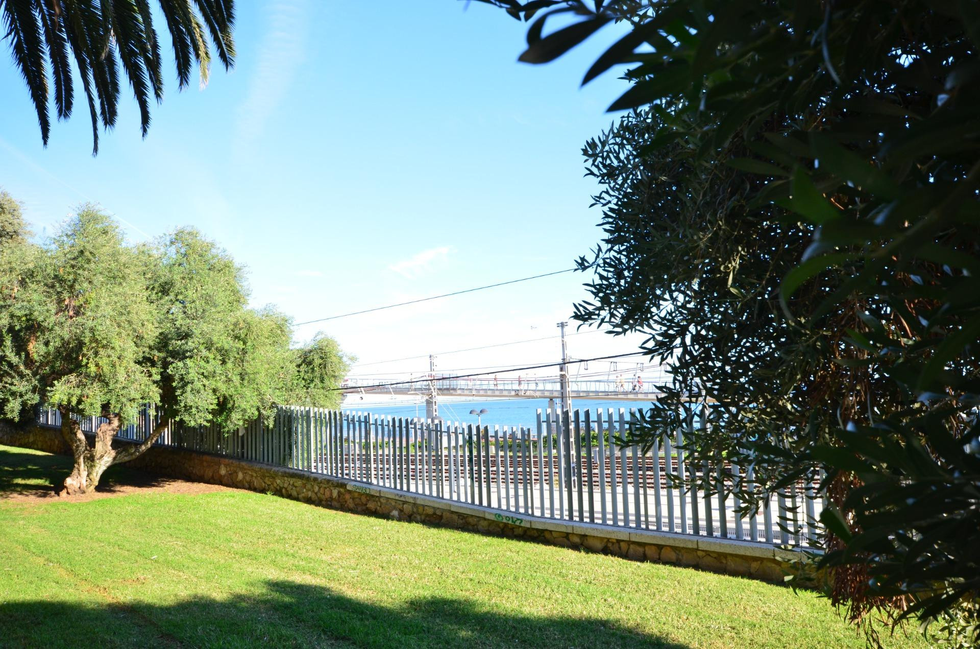 Piso reformado con terraza y vistas al mar junto a la estación de tren de Tarragona