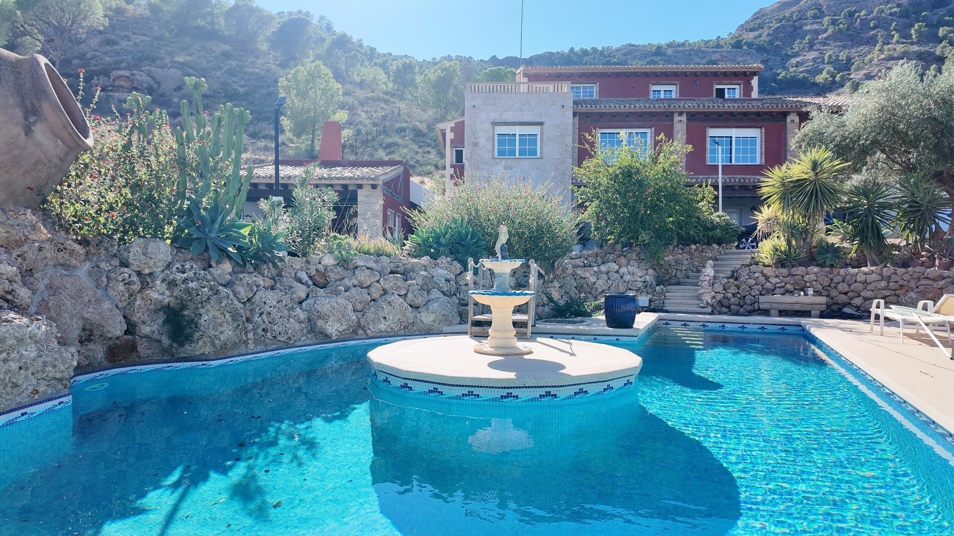 Espectacular Villa de Lujo en Orihuela con Piscina y Ascensor