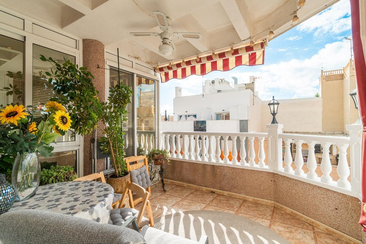 Ático en el centro de Torrevieja de 3 dormitorios y 2 baños