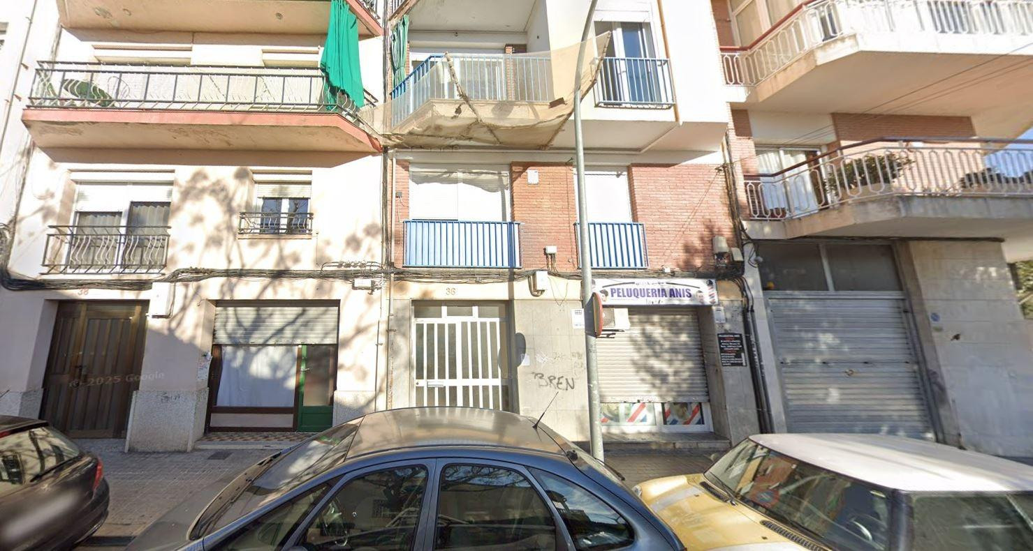 Se vende PISO OKUPADO en Avenida Verge de Montserrat 36 de Barberà del Vallès (Barcelona).