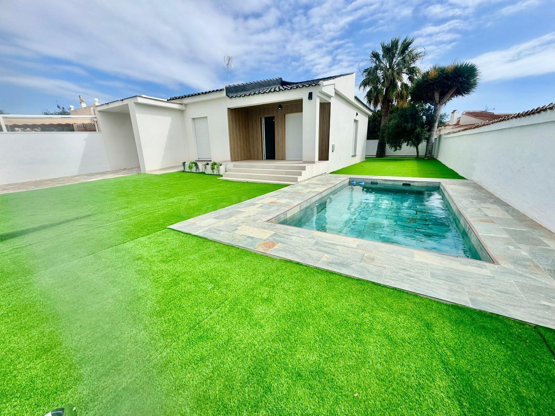 MAGNIFICO CHALET TOTALMENTE REFORMADO CON PISCINA PROPIA, IDEAL PARA FAMILIAS