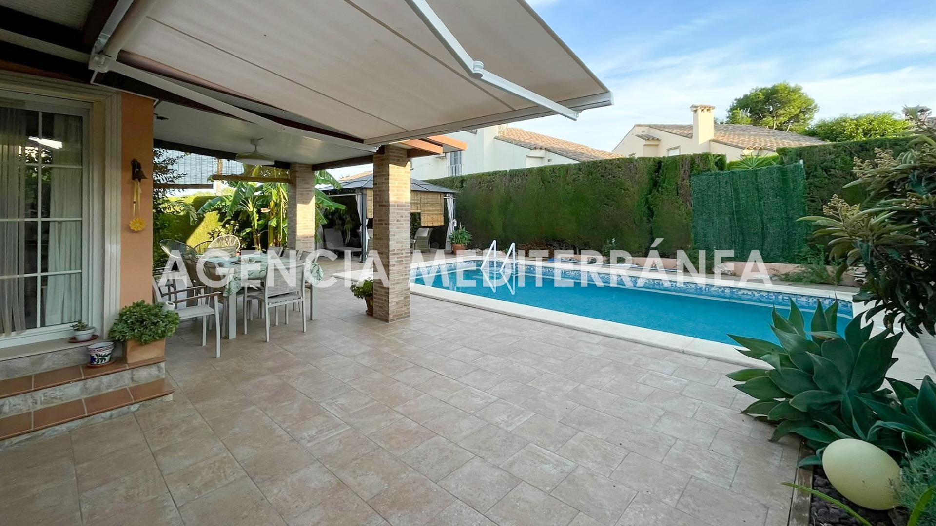 ESPECTACULAR CHALET INDEPENDIENTE CON PISCINA PRIVADA EN LA 