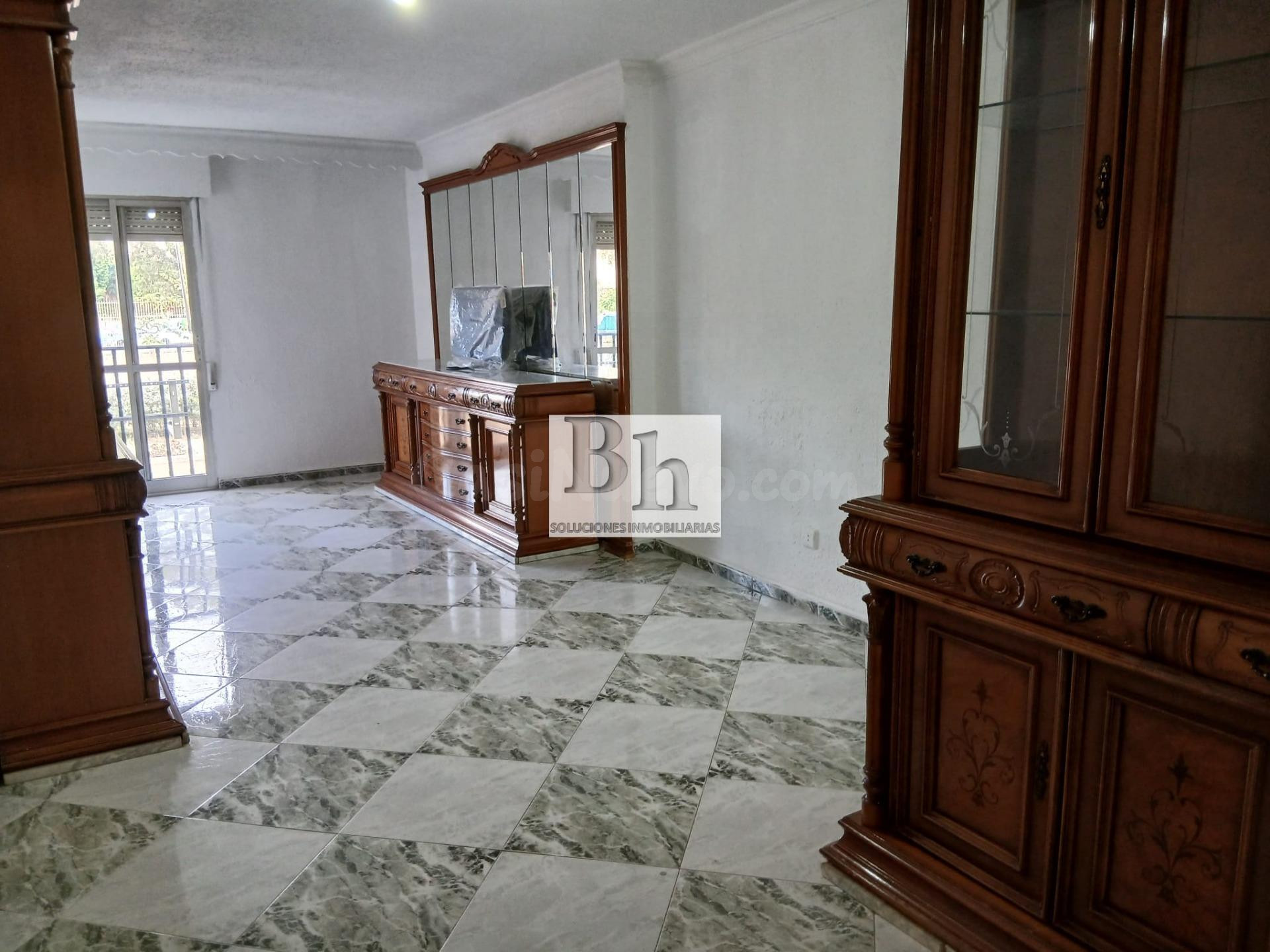 OPORTUNIDAD PISO VENTA ZONA CAPUCHINOS CONCRETAMENTE AVENIDA PRINCIPAL VISTAS DESPEJADAS, EXTERIOR, 4 DORMITORIOS, 2 BAÑOS, GARAJE, PATIO, TERRAZA, MEJOR VER...