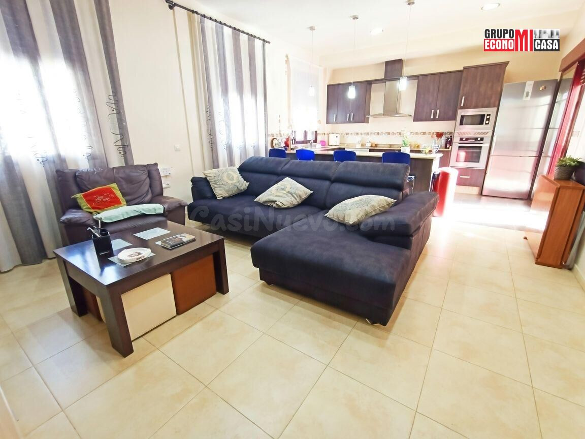 ESPECTACULAR CASA REFORMADA CON PATIO Y TERRAZA EN EL CENTRO - foto 3