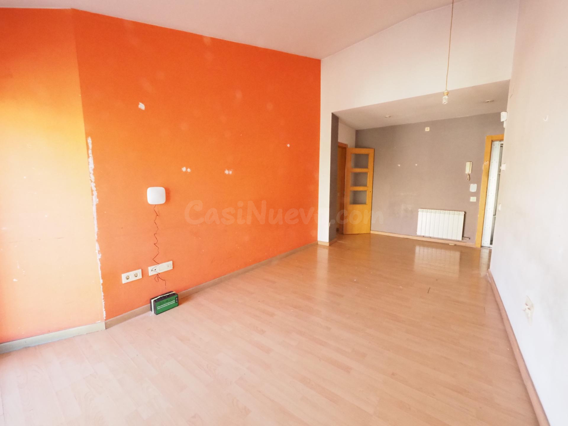SE VENDE PISO CON PARKING EN MANLLEU