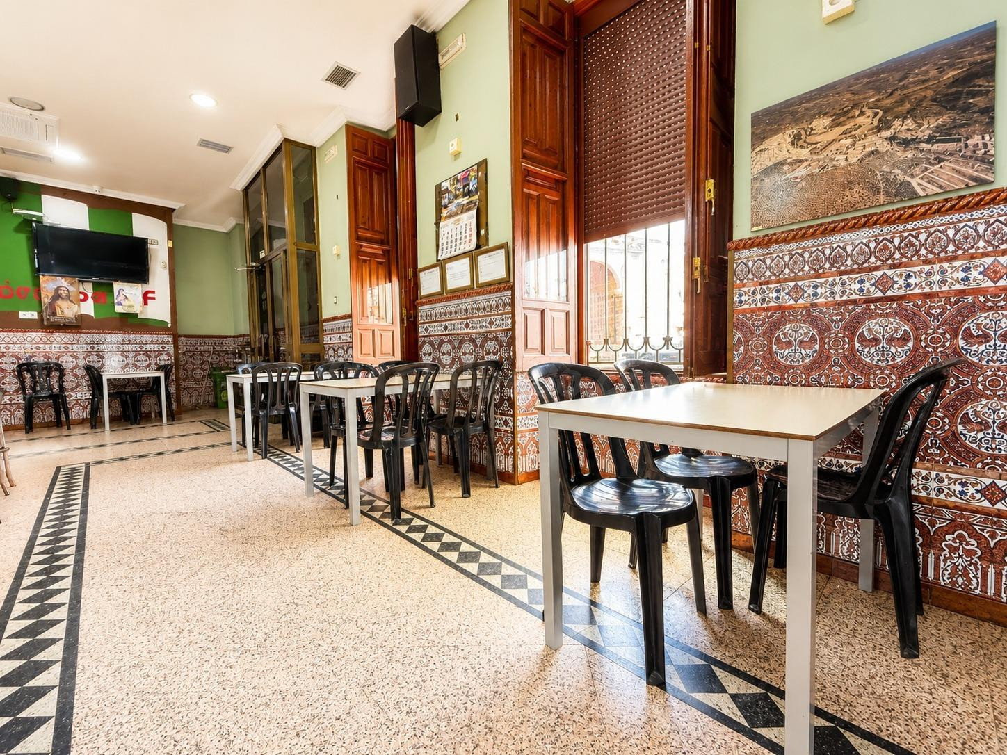 Edificio + negocio de hostelería en funcionamiento con alta rentabilidad en Montoro