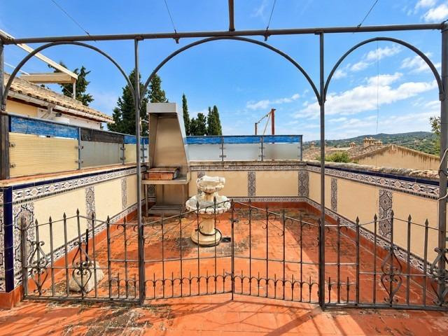Amplio Piso en el Casco Histórico con Terraza y Garaje