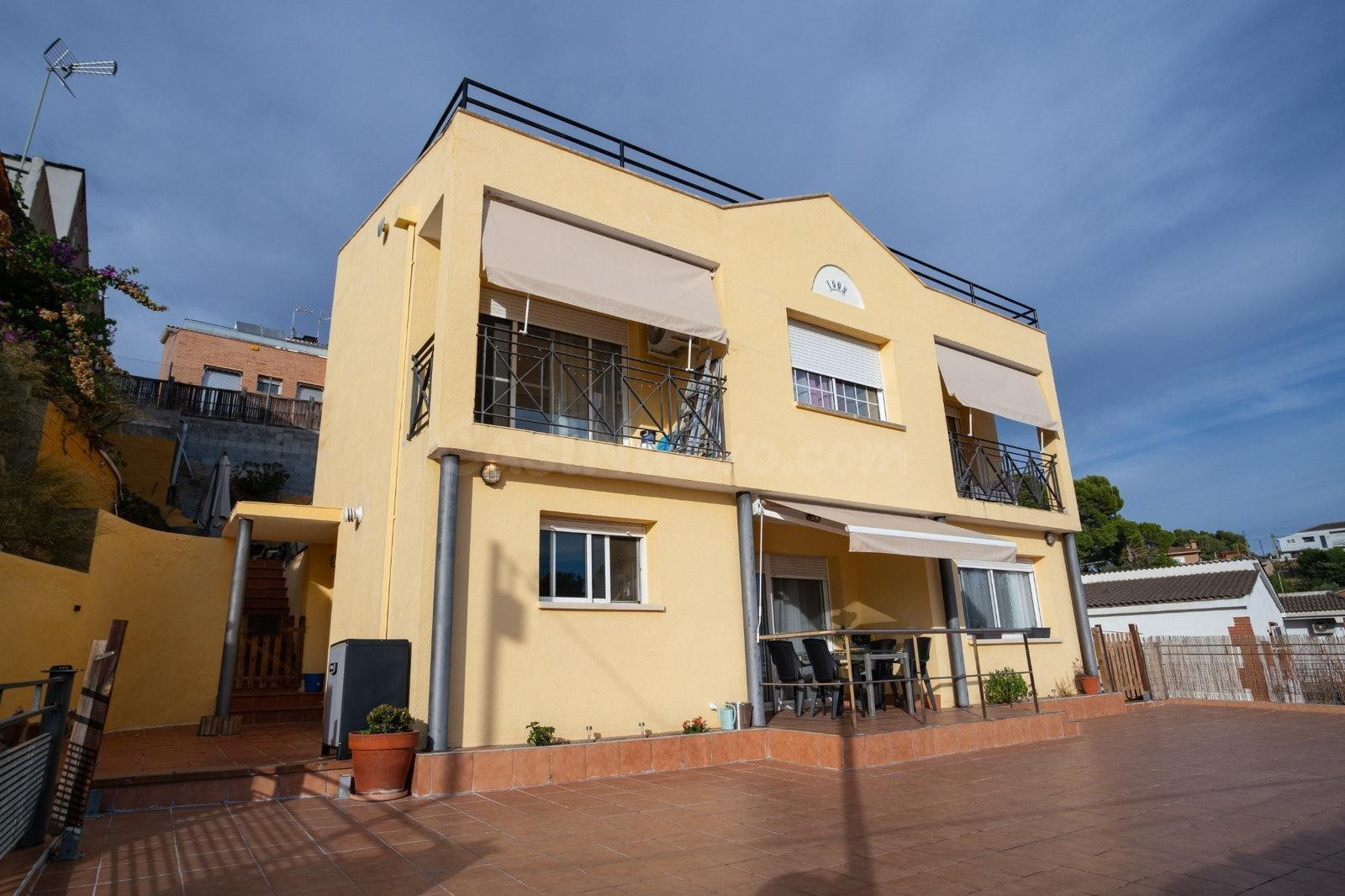 Casa con Piscina en Venta en Can Parellada