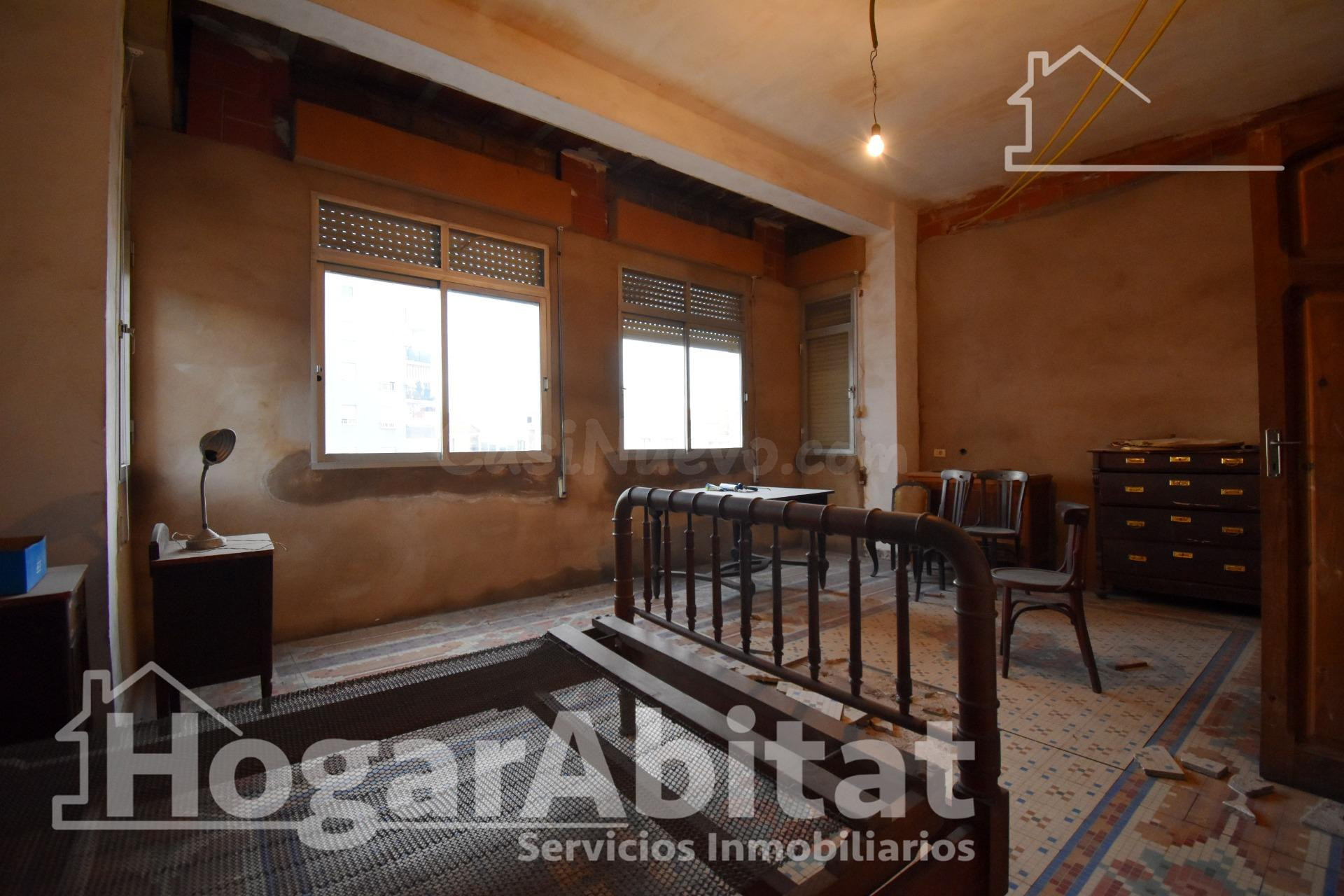GRAN CASA DE PUEBLO ESQUINERA CON TRASTERO Y TERRAZA