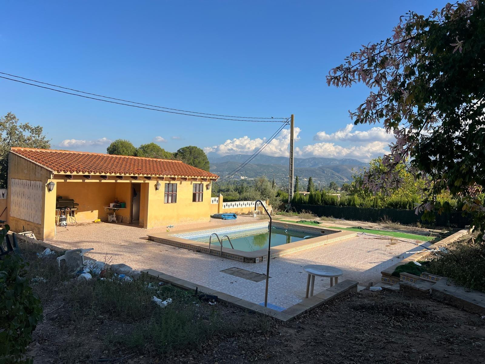Chalet en Ontinyent en zona urbanizable