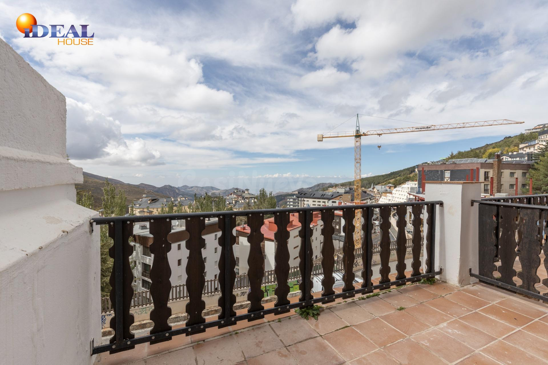 ¡ACOGEDOR APARTAMENTO EN EDIFICIO ATLAS, EN LA ZONA BAJA DE SIERRA NEVADA!
