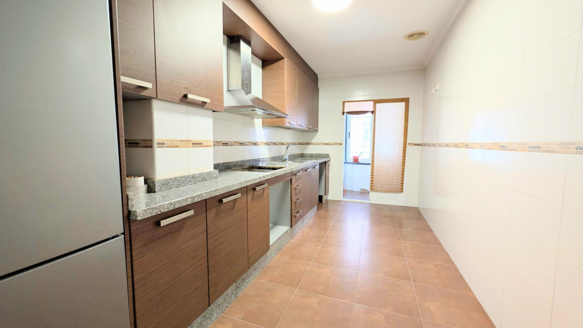 ¡OPORTUNIDAD ÚNICA: PLANTA BAJA SEMI NUEVA, 95 M2, ELCHE, ZONA TOSCAR, VIVIENDA DE ESQUINA, TOTALMENTE EXTERIOR, ENTRADA INDEPENDIENTE!